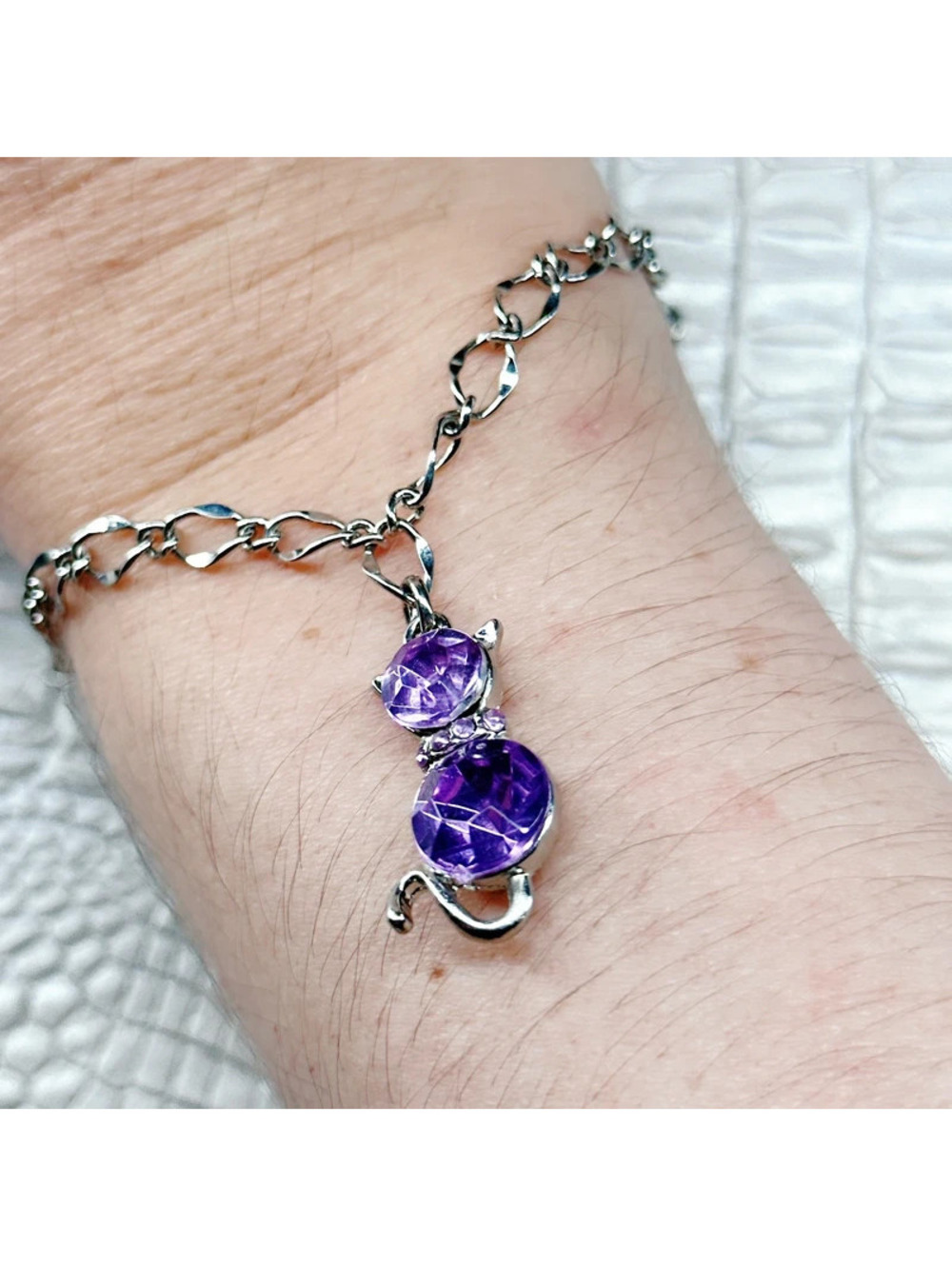 6263mc. Silvertone Cat Bracelet